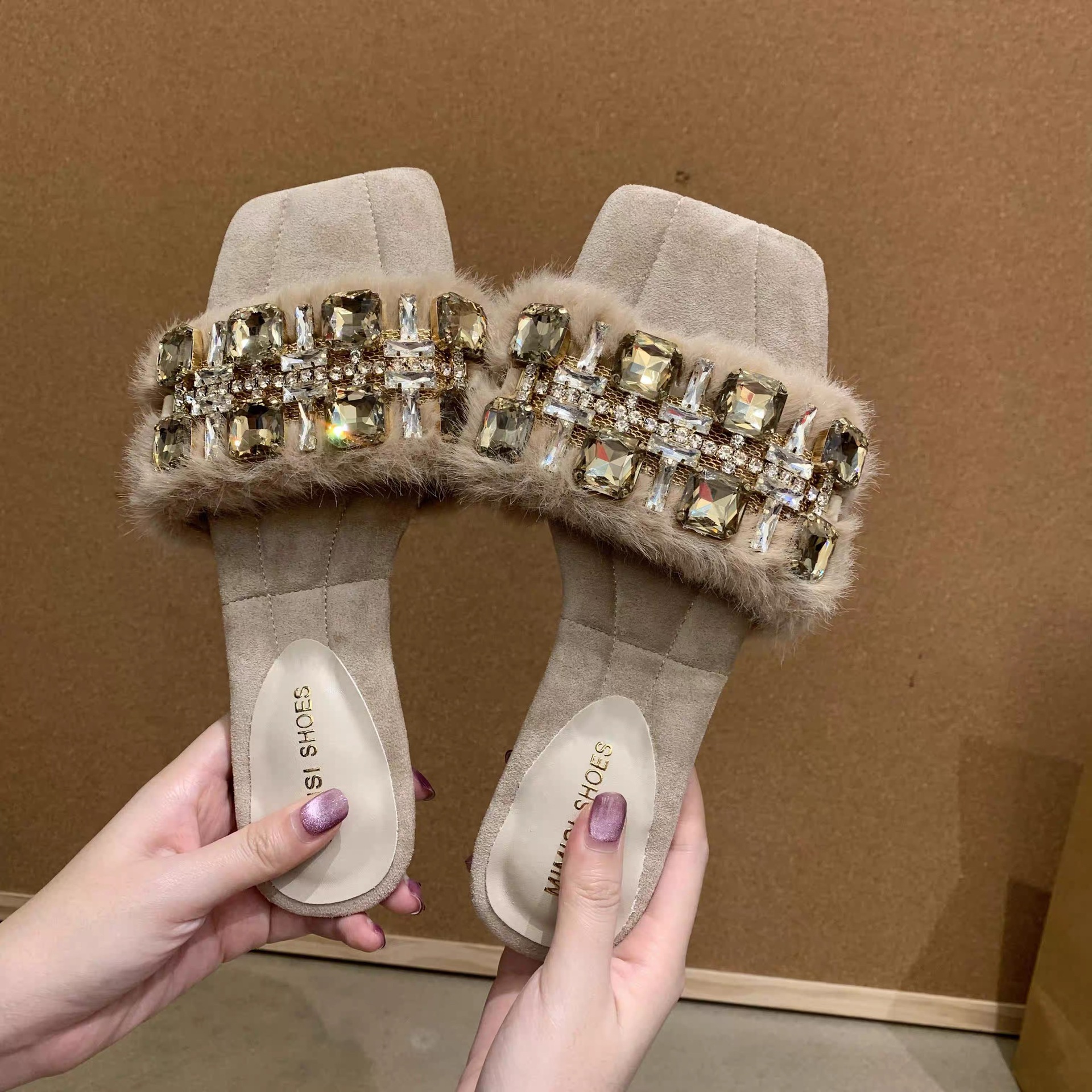 58 high-end fur slippers for women - Image 1