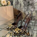 Women's V-buckle high-heeled shoes
