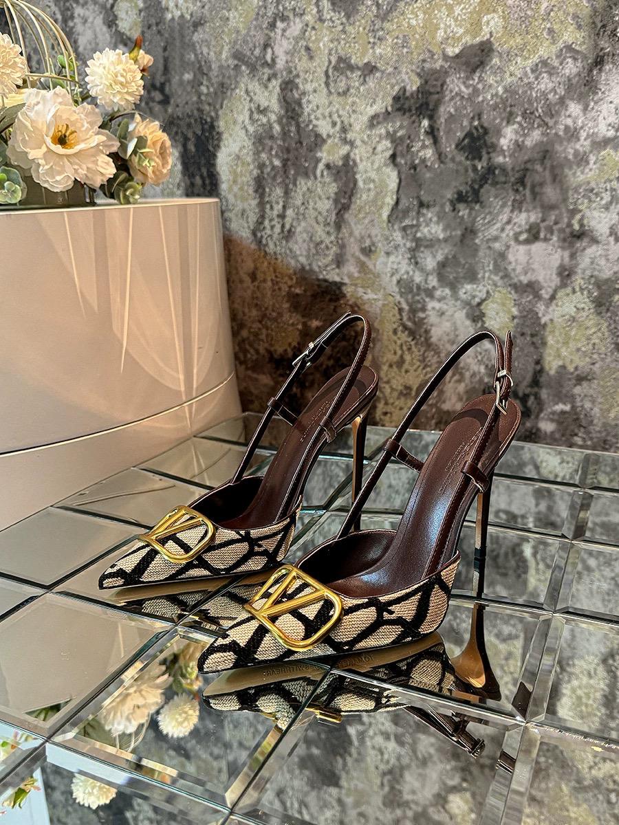 WhatsApp Image 2025-12-01 at 23.34.55 (5) Women's V-buckle high-heeled shoes - Image 1