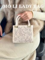 Embroidered Pearl Fashion Hand-Held Crossbody Bag
