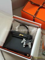 Fashionable Genuine Leather Palm Print Kelly Bag - Image 6