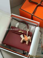 Fashionable Genuine Leather Palm Print Kelly Bag - Image 11