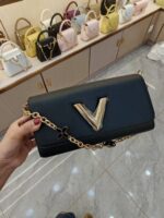 Classic L Brand New Twist Retro Versatile Chain Ripple-Pattern Bag - Image 4